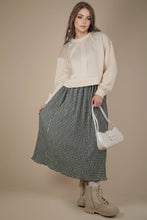 Load image into Gallery viewer, Urquhart Check Printed Pleated Midi Skirt
