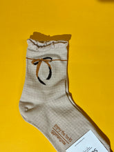 Load image into Gallery viewer, Bow crew socks
