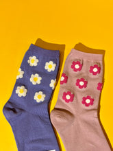 Load image into Gallery viewer, Flower power crew socks
