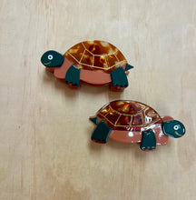 Load image into Gallery viewer, Turtle hair clip
