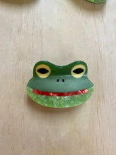Load image into Gallery viewer, Frog hair clip

