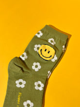 Load image into Gallery viewer, Flower x Smiley face socks
