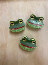 Load image into Gallery viewer, Frog hair clip
